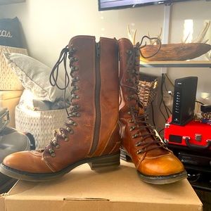 Bed Stu Lace up Medallon Tan Saddle size 6.5